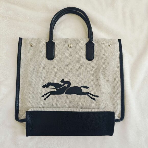 New LongChamp Essential M Tote bag Ecru Canvas - Picture 8 of 12